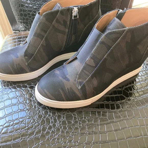 Linea Paolo camouflage wedge shoe/sneaker 7 1/2 medium width - Picture 1 of 15